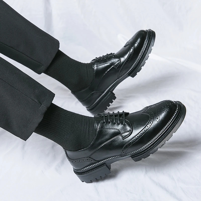 Męskie Eleganckie Skórzane Buty z Wingtip Brogue z Solidną Podeszwą