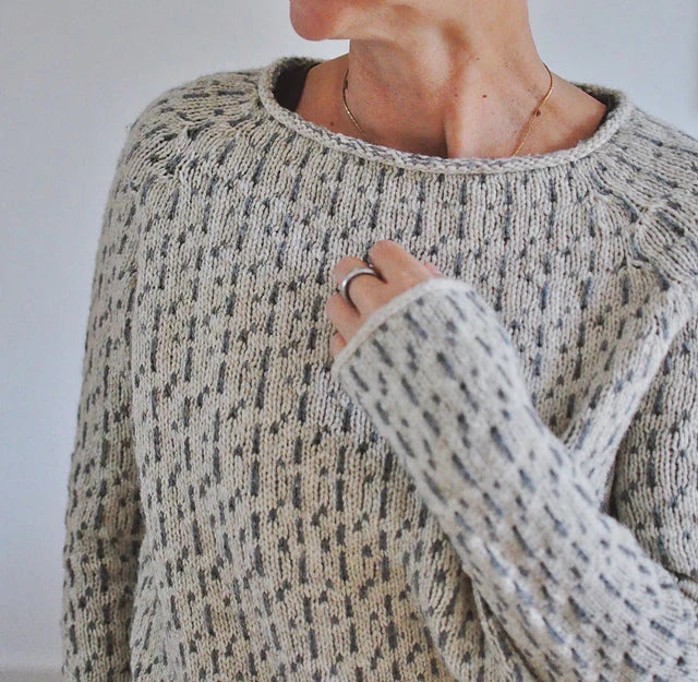 Damski Elegancki Sweter z Okrągłym Dekoltem Wykonany z Wysokiej Jakości Włókien Syntetycznych