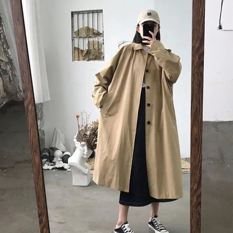 Damski Stylowy Wysokiej Jakości Trenchcoat z Oversized Pasformą z Klaszyczną Knapą